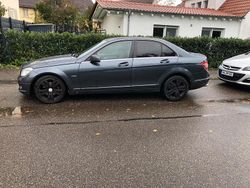 Grau Gebraucht 2010 Mercedes 220 Limousine | 7.900 €