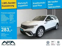 Weiß Gebraucht 2024 VW Tiguan Allspace Life SUV | 33.690 € (Superpreis)