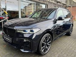 Carbonschwarz metallic (416) Gebraucht 2021 BMW X7 M Sport SUV | 56.990 € (Guter Preis)