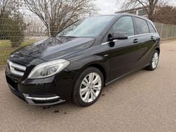 Schwarz Gebraucht 2012 Mercedes B180 Edition 1 Van / Kleinbus | 10.990 € (Fairer Preis)