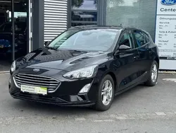 Obsidianschwarz metallic (metallic) Gebraucht 2022 Ford Focus Cool & Connect Limousine | 18.990 € (Superpreis)