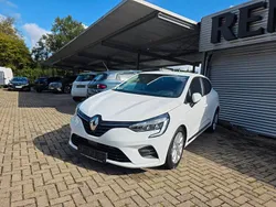 Weiß Gebraucht 2021 Renault Clio V Experience Kleinwagen | 14.590 € (Fairer Preis)
