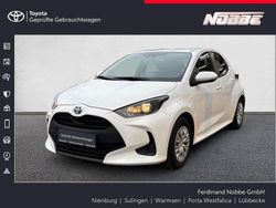 Hell weiß Gebraucht 2023 Toyota Yaris Hybrid Business Edition Kleinwagen | 18.190 € (Fairer Preis)