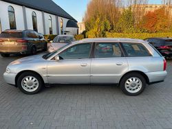 Silber Gebraucht 2001 Audi A4 Kombi | 2.990 €
