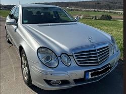 Silber Gebraucht 2007 Mercedes E220 Elegance Limousine | 4.990 € (Fairer Preis)