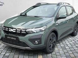 Grün / zedergrün Neu 2025 Dacia Sandero Expression Kleinwagen | 17.970 €