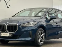 Phytonicblau Gebraucht 2024 BMW 218 Active Tourer Shadowline Van / Kleinbus | 29.949 € (Guter Preis)