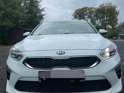 Weiß Gebraucht 2019 Kia Ceed Sportswagon 2 Kombi | 12.599 € (Guter Preis)
