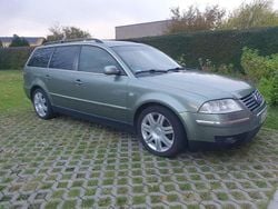 Grün Gebraucht 2001 VW Passat Executive Kombi | 1.799 € (Superpreis)