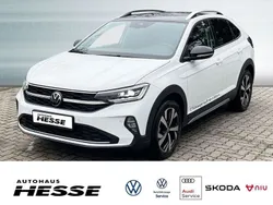 Pure white (metallic) Gebraucht 2024 VW Taigo Style SUV | 25.990 € (Etwas zu teuer)