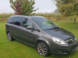 Grau Gebraucht 2011 Opel Zafira Sport Van / Kleinbus | 3.600 € (Etwas zu teuer)