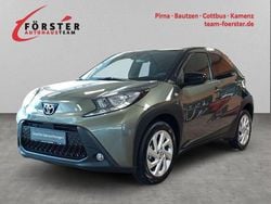 Cardamon green metallic/ night sky black Gebraucht 2022 Toyota Aygo X Basis SUV | 15.990 € (Teuer)