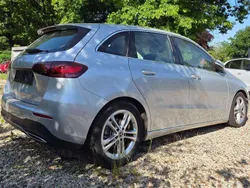 Silber Gebraucht 2022 Mercedes B180 Van / Kleinbus | 26.499 € (Fairer Preis)