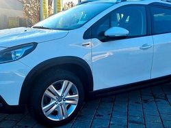 Lack weiss banquise/flach stan Gebraucht 2019 Peugeot 2008 Signature Sky SUV | 16.490 € (Teuer)