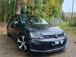 Grau Gebraucht 2016 VW Golf VII GTI Kleinwagen | 16.000 € (Fairer Preis)