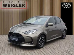 Braun Gebraucht 2022 Toyota Yaris Hybrid Team Limousine | 19.690 € (Fairer Preis)
