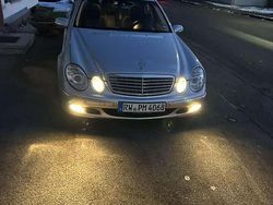 Gebraucht 2003 Mercedes E220 Elegance Limousine | 4.500 € (Teuer)