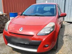 Rot Gebraucht 2010 Renault Clio II Kleinwagen | 2.800 €