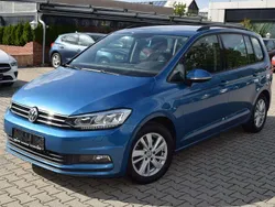 Blau Gebraucht 2020 VW Touran Comfortline Van / Kleinbus | 16.601 € (Guter Preis)