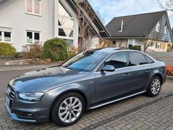 Grau Gebraucht 2015 Audi A4 S-Line Limousine | 15.600 €
