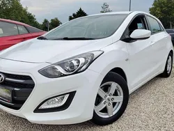 Weiß Gebraucht 2016 Hyundai i30 Classic Kleinwagen | 8.490 € (Guter Preis)