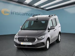 Grau Gebraucht 2024 Mercedes T180 Van / Kleinbus | 29.799 € (Etwas zu teuer)