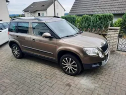 Braun Gebraucht 2012 Skoda Yeti Active SUV | 4.990 €