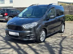 Grau Gebraucht 2016 Ford Tourneo Courier Titanium Van / Kleinbus | 8.690 € (Guter Preis)