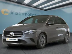 Grau Gebraucht 2020 Mercedes B200 Van / Kleinbus | 28.599 € (Teuer)