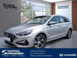 Shimmering silver Gebraucht 2023 Hyundai i30 Trend Kombi | 19.950 € (Fairer Preis)