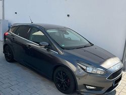 Grau Gebraucht 2015 Ford Focus Titanium Limousine | 6.600 € (Guter Preis)