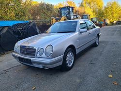 Gebraucht 1999 Mercedes E220 Elegance Limousine | 7.500 €