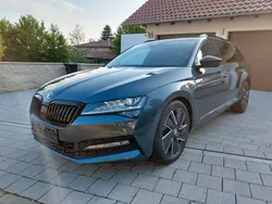 Grau metallic Gebraucht 2022 Skoda Superb SportLine Kombi | 34.550 €