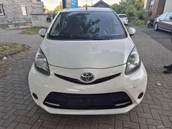 Cool white Gebraucht 2012 Toyota Aygo Cool Kleinwagen | 4.350 € (Fairer Preis)