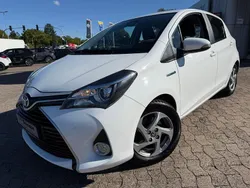 Weiß Gebraucht 2016 Toyota Yaris Hybrid Edition-S Kleinwagen | 13.490 € (Fairer Preis)