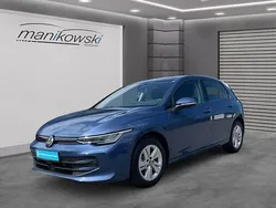 Blau Gebraucht 2024 VW Golf VIII Life Limousine | 22.907 € (Guter Preis)