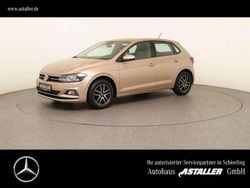 Gold goldgelb (metallic) Gebraucht 2018 VW Polo Comfortline Kleinwagen | 12.899 € (Guter Preis)