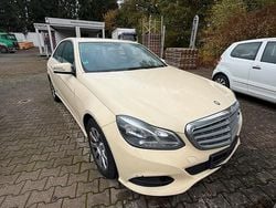 Gelb Gebraucht 2015 Mercedes E200 Limousine | 4.500 €