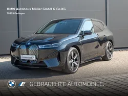 Saphirschwarz (metallic) Gebraucht 2022 BMW iX Sport Line SUV | 53.450 € (Etwas zu teuer)