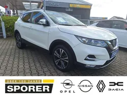 Pearl white (metallic) Gebraucht 2021 Nissan Qashqai Zama SUV | 18.350 € (Guter Preis)