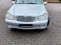 Grau Gebraucht 2006 Mercedes C220 Elegance Limousine | 4.600 € (Fairer Preis)