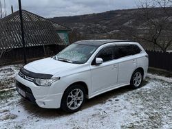 Weiß Gebraucht 2013 Mitsubishi Outlander Instyle SUV | 9.999 € (Teuer)