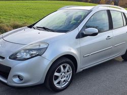 Grau Gebraucht 2010 Renault Clio GrandTour Kombi | 3.490 € (Fairer Preis)