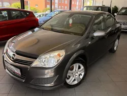 Grau Gebraucht 2009 Opel Astra Edition Limousine | 4.990 € (Fairer Preis)