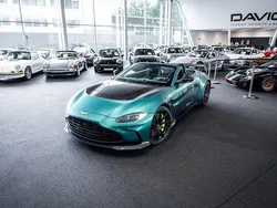 Grün Gebraucht 2023 Aston Martin V12 Vantage Cabrio | 295.990 €