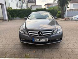 Grau Gebraucht 2011 Mercedes E250 Coupé | 7.500 € (Fairer Preis)