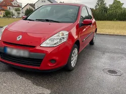 Rot Gebraucht 2010 Renault Clio II Kleinwagen | 3.200 €