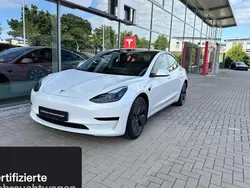 Weiß Gebraucht 2021 Tesla Model 3 Limousine | 25.500 €