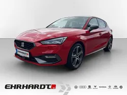 Pure rot Gebraucht 2023 Seat Leon FR Limousine | 30.790 € (Teuer)