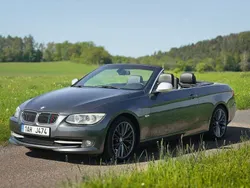 Grau Gebraucht 2011 BMW 330 Cabriolet Sport Line Cabrio | 9.687 € (Fairer Preis)